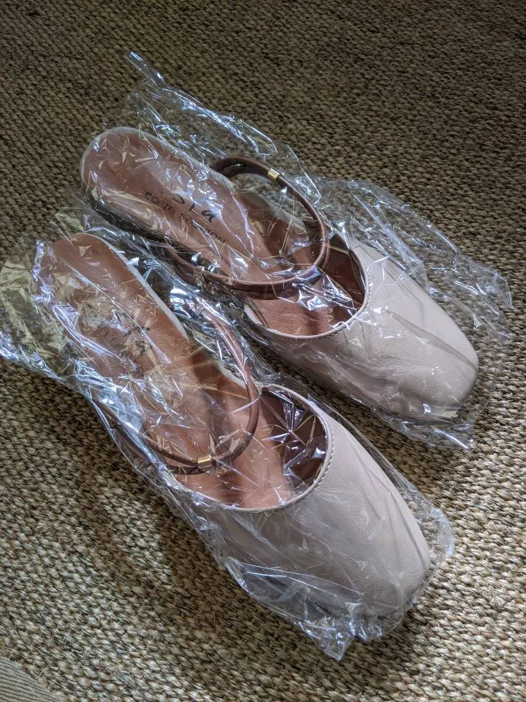 Sz 7 Sandals photo 1