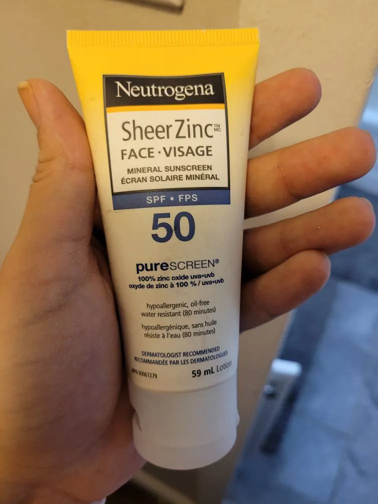 Neutrogena Sheer Zinc Face Sunscreen photo 1