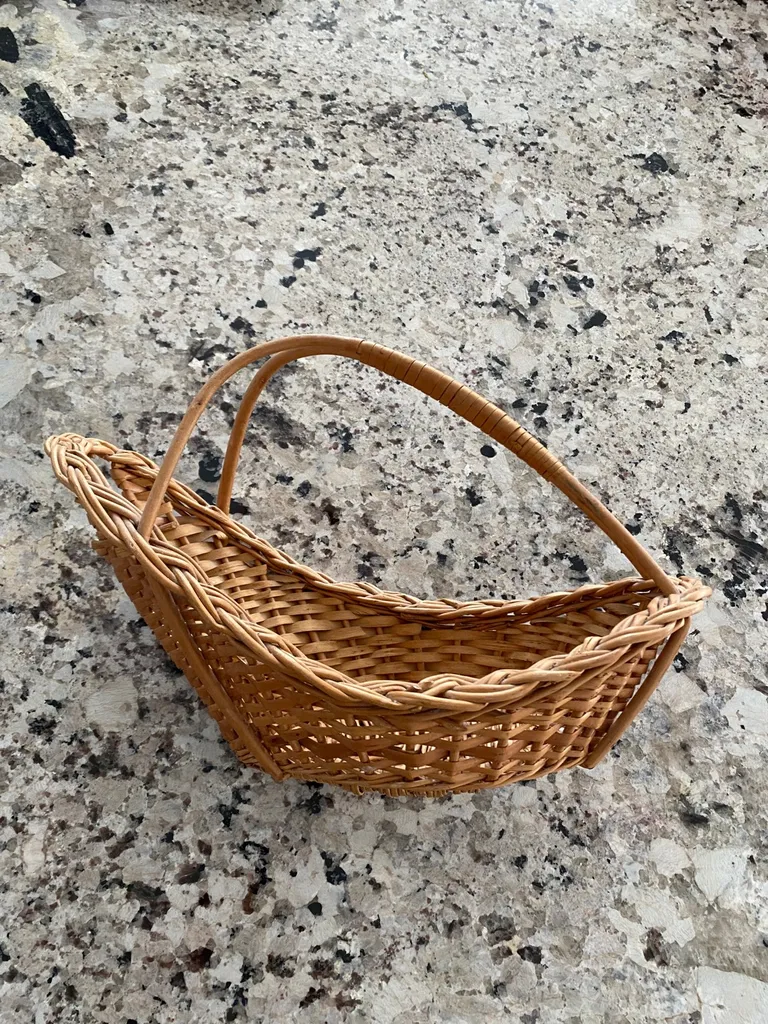 Wicker Basket For Fruit, Flowers Or Plants photo 1