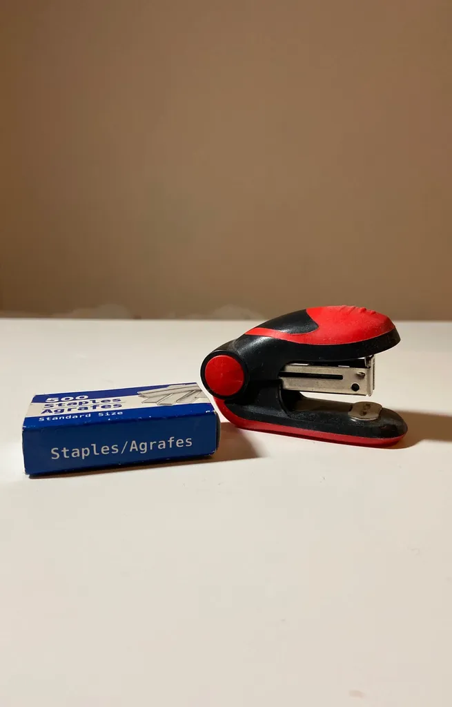 Mini Stapler With <500 Staples photo 1