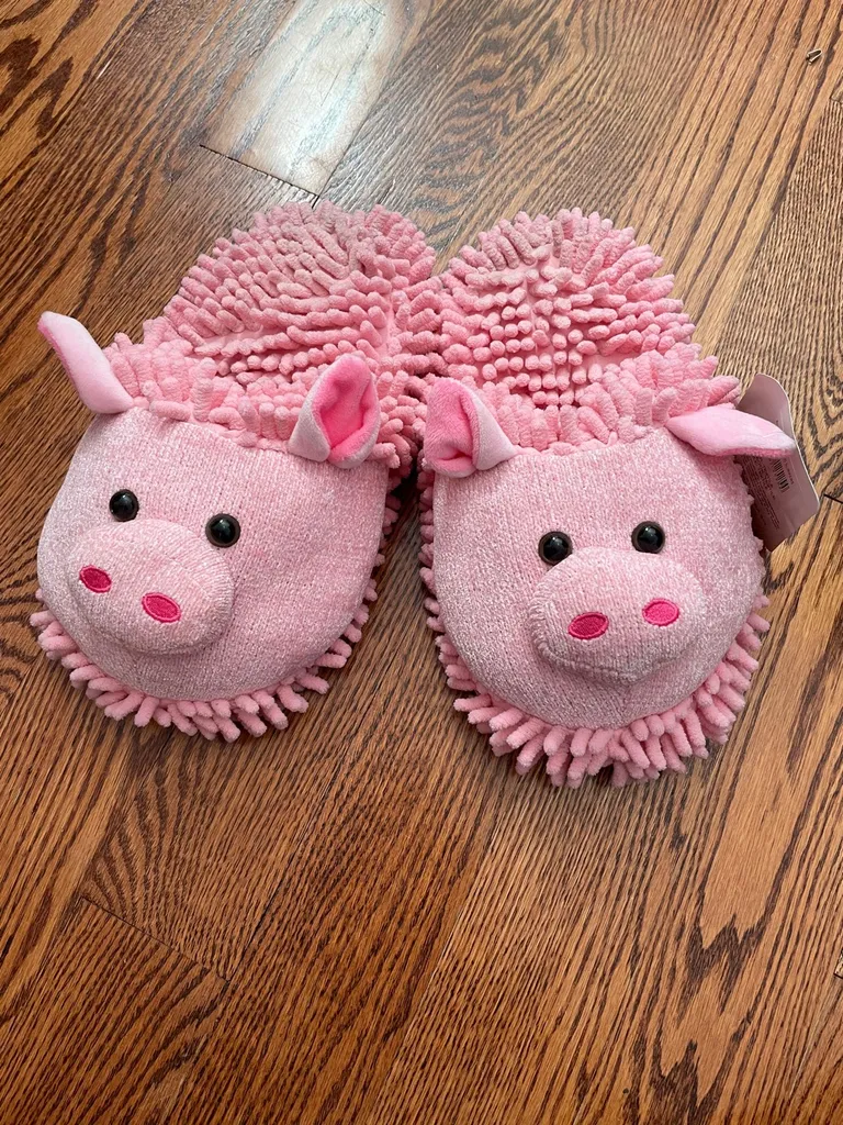 BNWT Pig slippers photo 1
