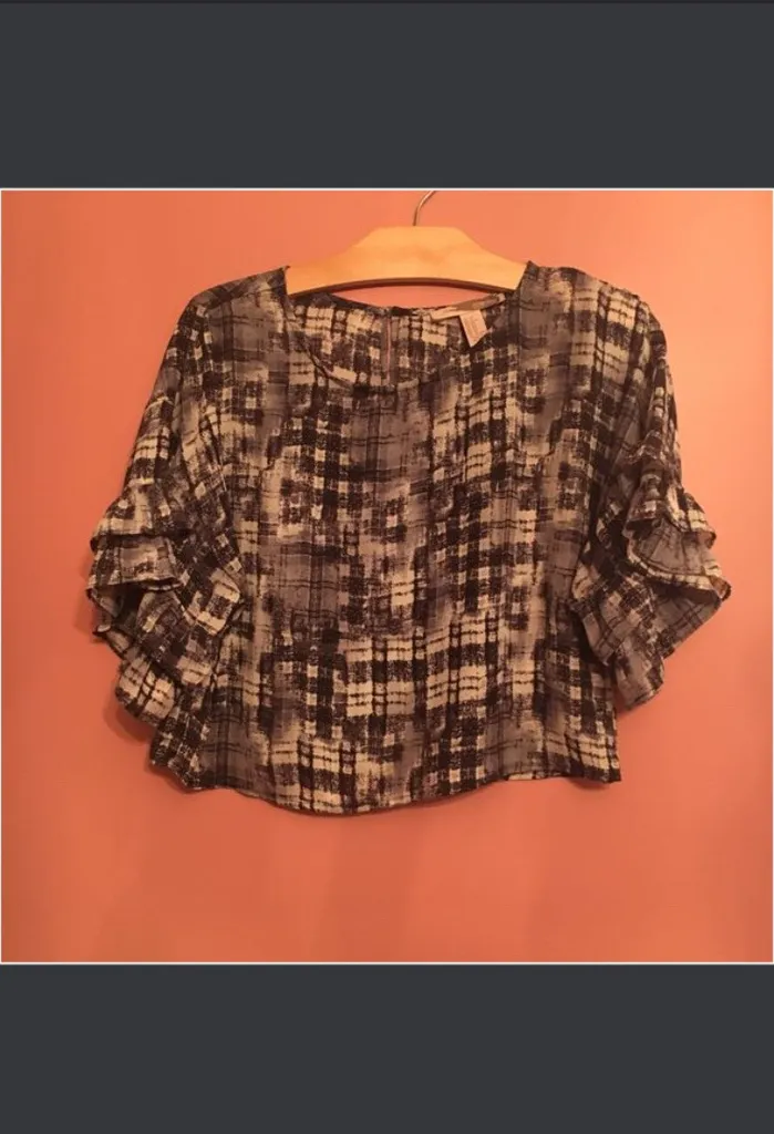 Wide sleeve patterned crop top photo 1