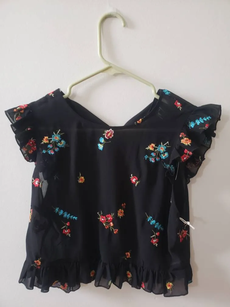 Black Woven Top With Flowers photo 1