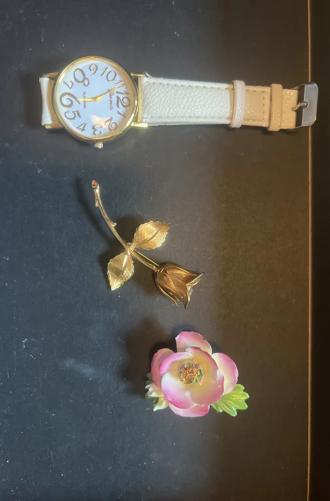 A Watch And Brooches photo 1