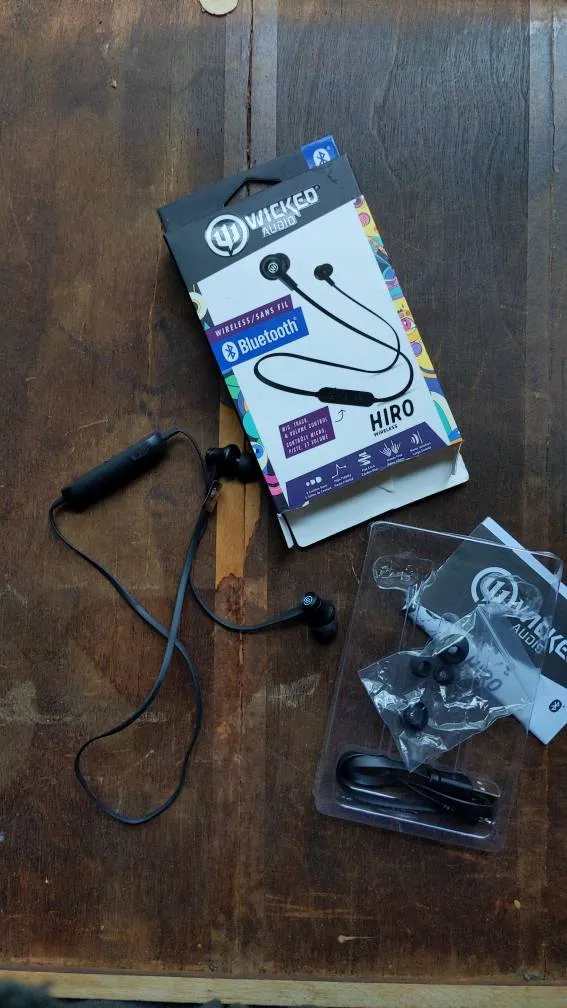 Wireless Bluetooth Earbuds photo 1