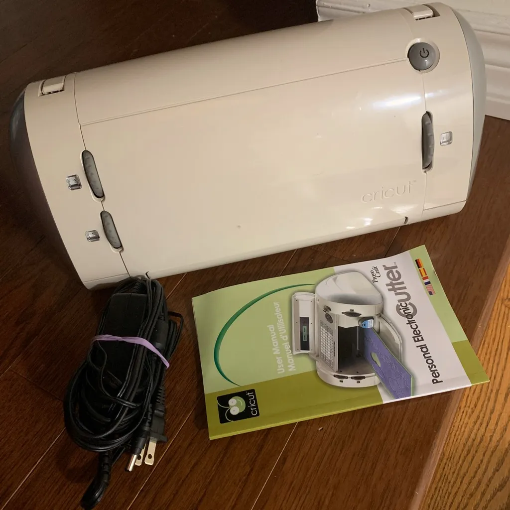Cricut CRV001... Paper Craft Cutting Machine photo 1
