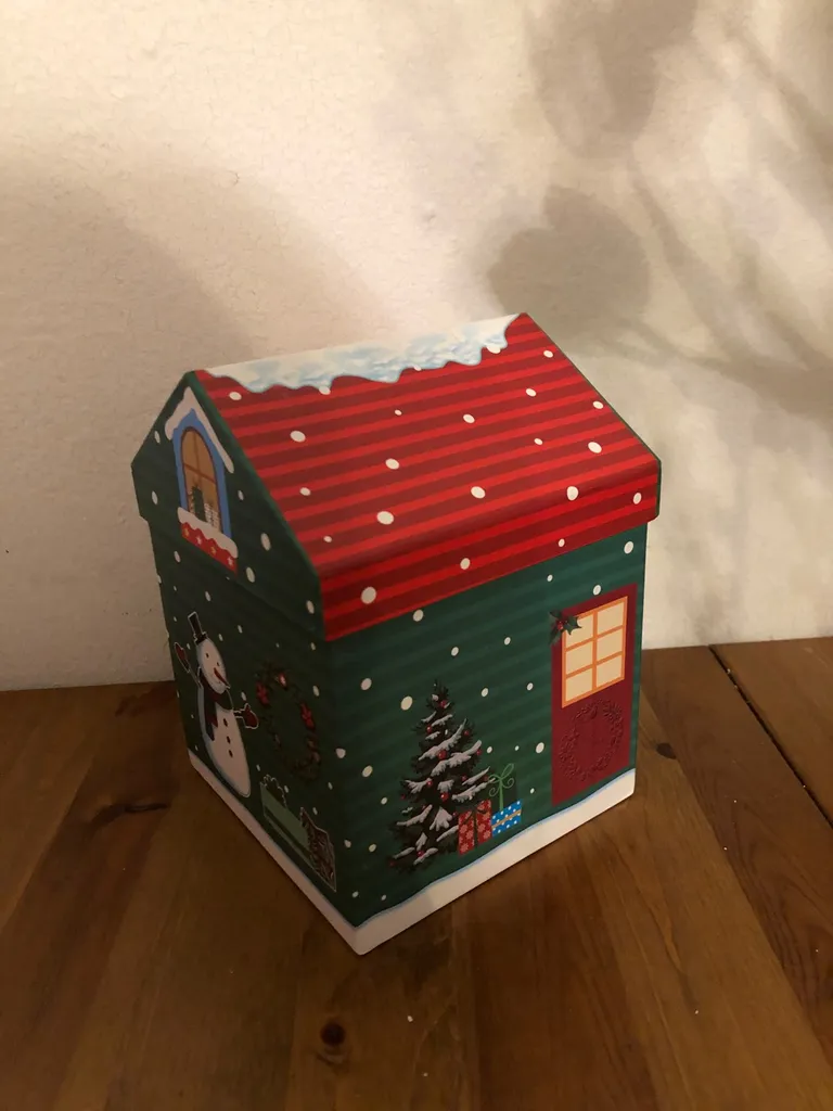 Free Christmas Box House photo 1