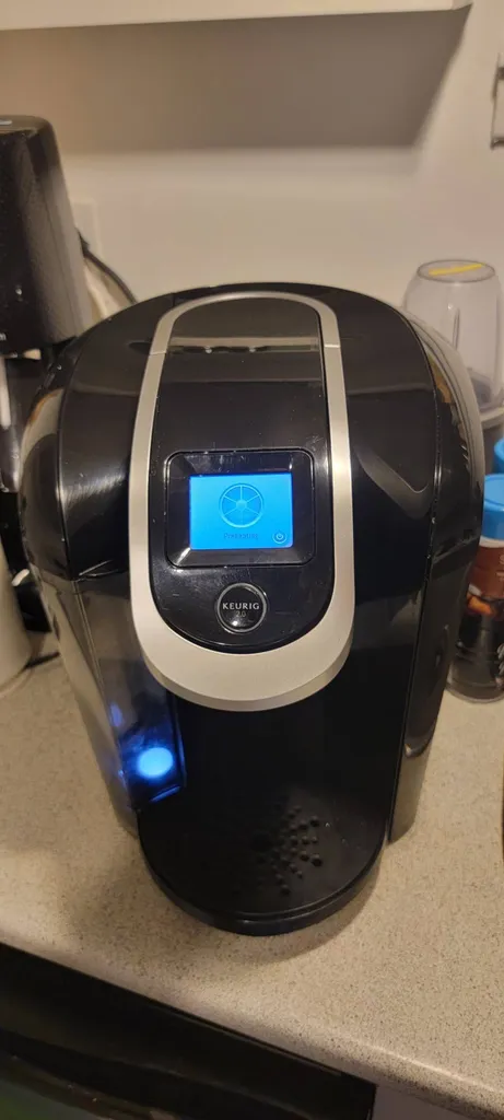 Keurig 2.0 With 38 Coffee Pods photo 1