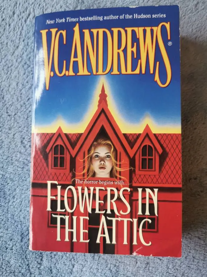 Flowers In The Attic Book photo 1