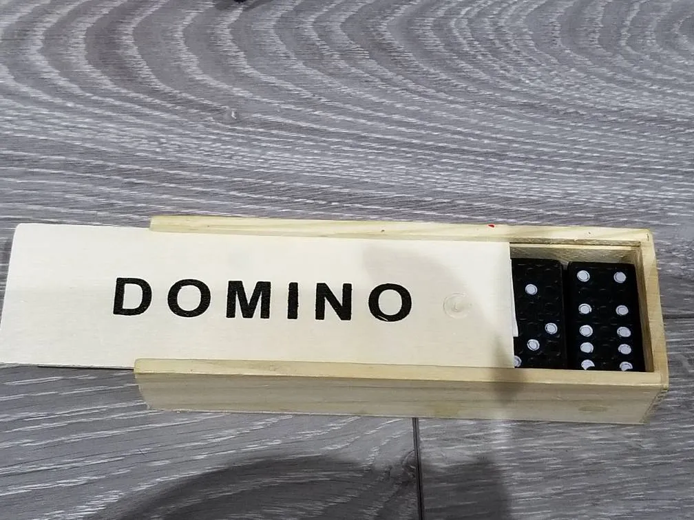 Dominos photo 1
