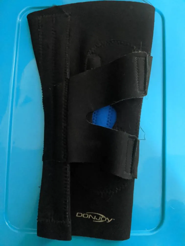 Knee Brace (R) photo 1
