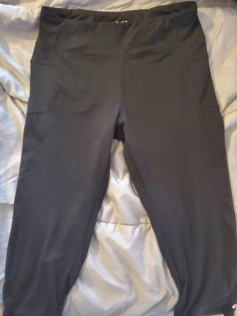 Workout Pants/capris photo 1