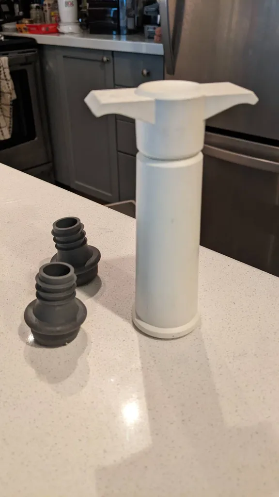 Wine Vacuum Sealer photo 1