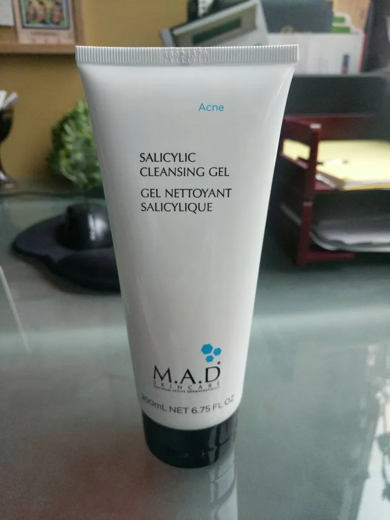 Acne Salicylic Cleansing Gel photo 1