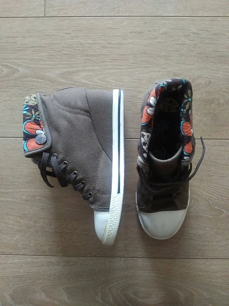 Wedge Canvas Shoes photo 1