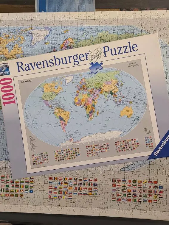 Ravensburger 1000 Piece Puzzle World Map photo 1
