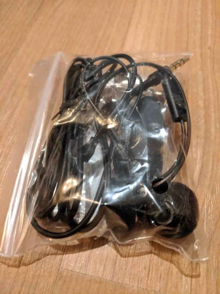 Earbuds with Microphone photo 1