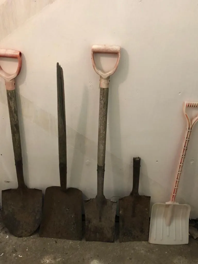 Shovels photo 1