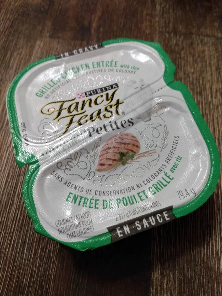 Purina Fancy Feast Cat Food photo 1