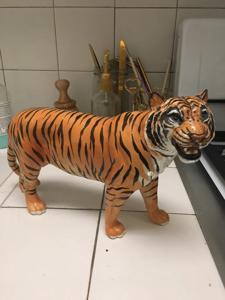 Tiger figurine photo 1