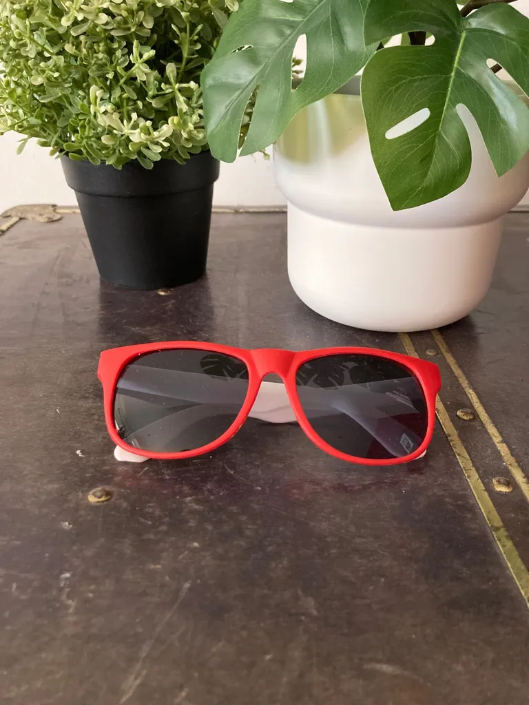 🔆 Air Canada Rouge sunglasses photo 1