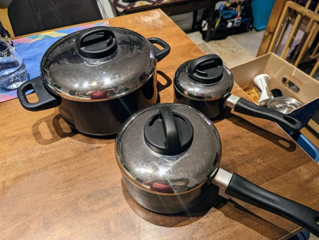 Set of 3 Pots photo 1