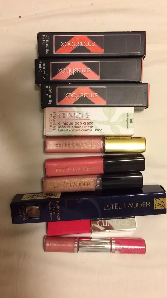 Tonnes Of Lipgloss! photo 1