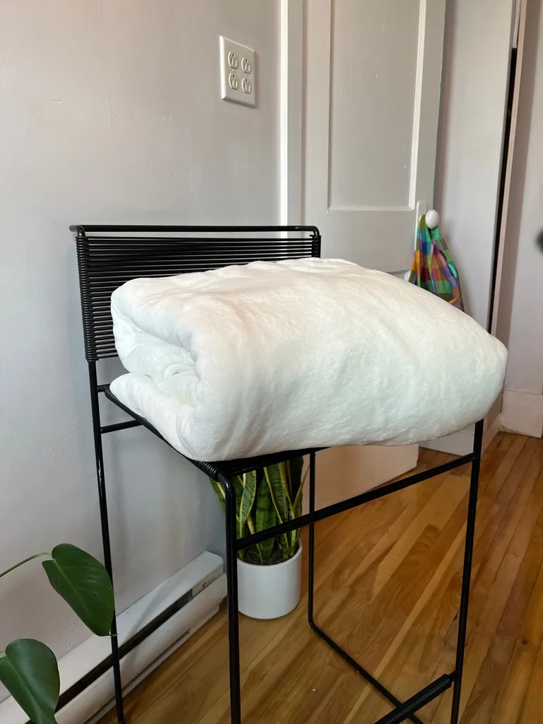 White Kate Spade Throw photo 1