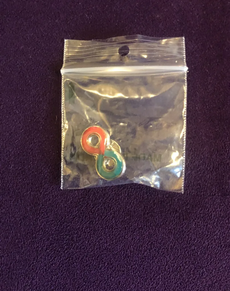 🆓 FREE Pin photo 1