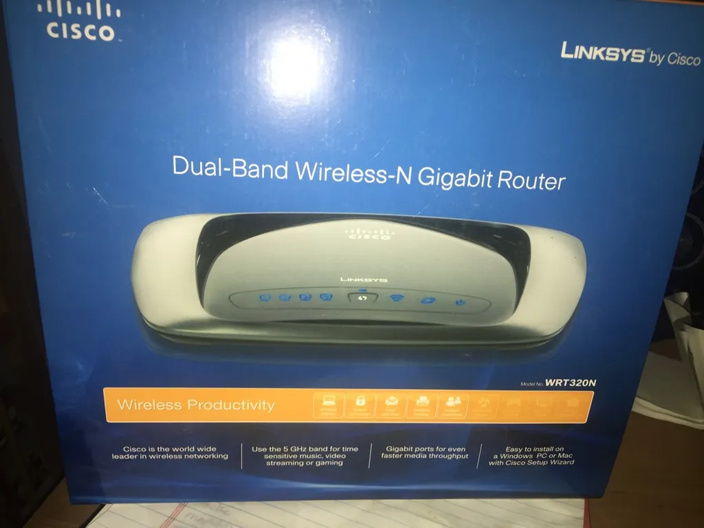 Linksys Cisco Dual-Band Wireless-N Gigabit Router photo 1
