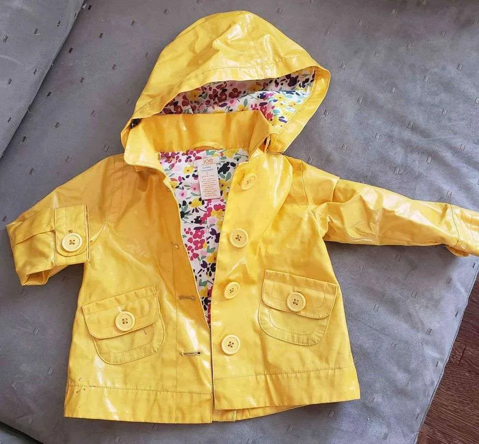 Used joe rain jacket coat. Size 2. Pick up Dupont Ossington photo 1
