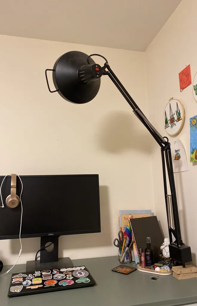 free studio/desk lamp photo 1