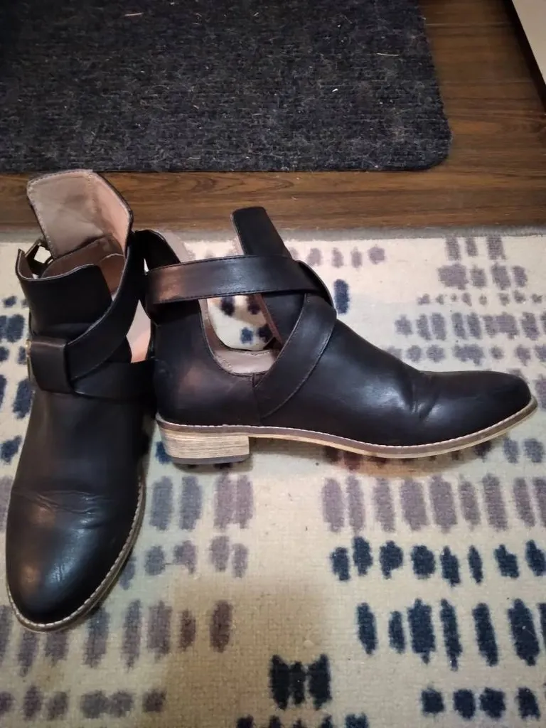 Sz 6 Fall Booties photo 1