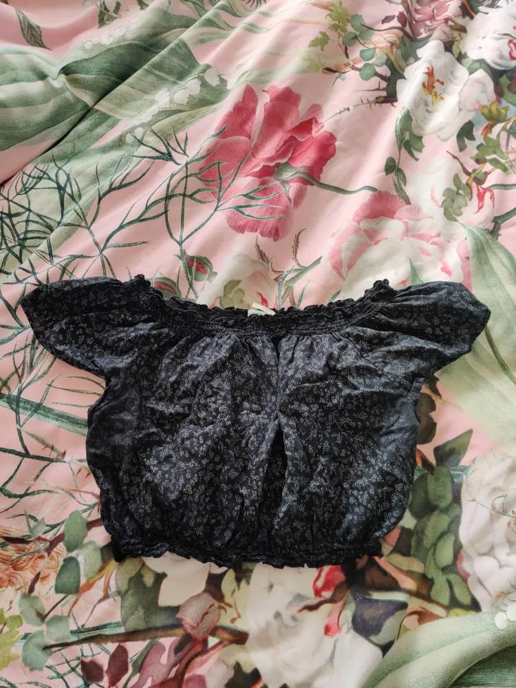 Off Shoulder Crop Top photo 1