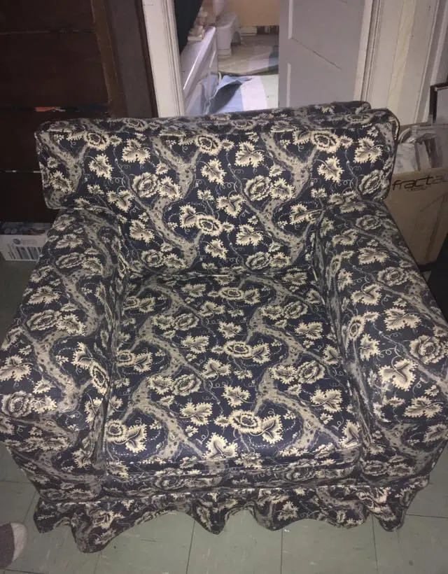 Free 2 Seater And Armrest Chair photo 1
