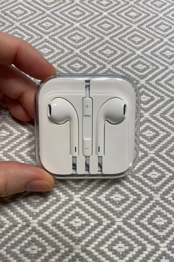 Apple Earphones photo 1