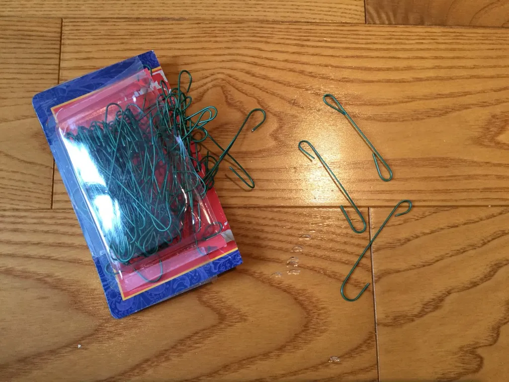 🌚hanging clips: traded photo 1