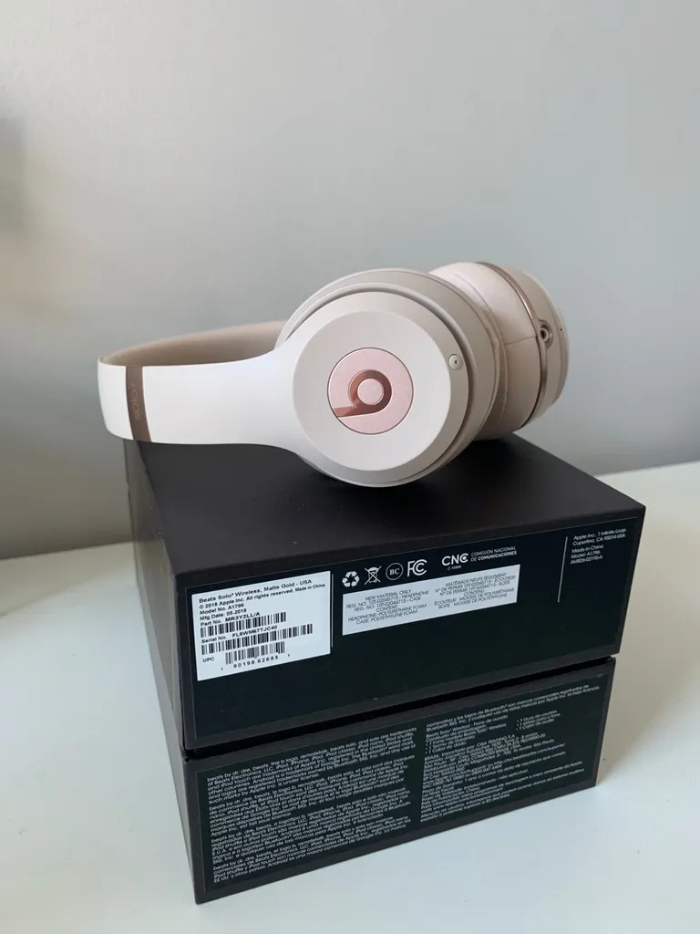 Beats Solo 3 - Matte Gold photo 1