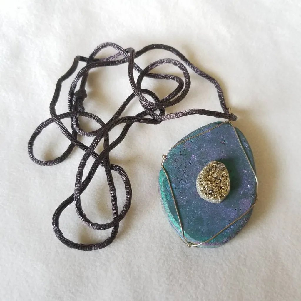 Necklace - Pendant Natural Dyed Stone photo 1