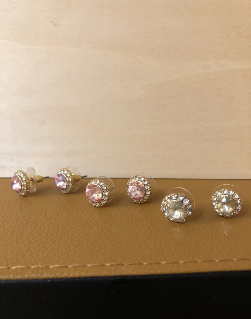 Set Of Stud Earrings photo 1