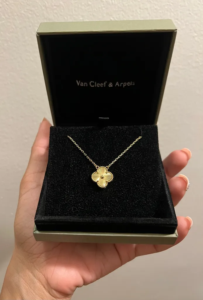 Van Cleef Alhambra Replica photo 1