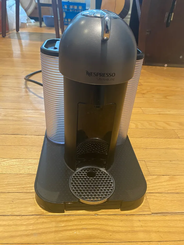 Nespresso VirtuoLine & Milk Frother photo 1
