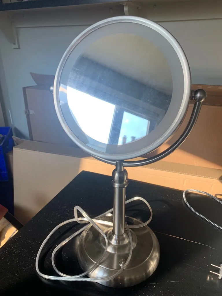 Light Up Vanity Mirror photo 1