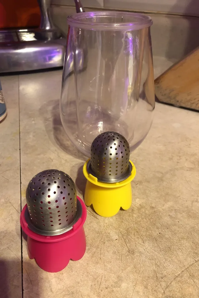 Double Insulated Cup With Two Tea Strainers photo 1