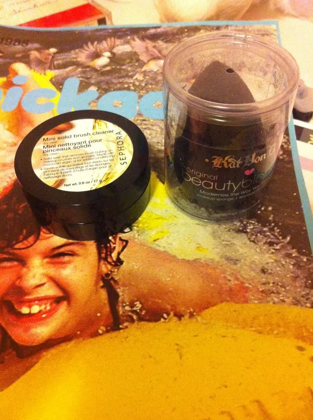 Kat Von D Beauty Blender & Sephora Mini Solid Brush Cleaner photo 1