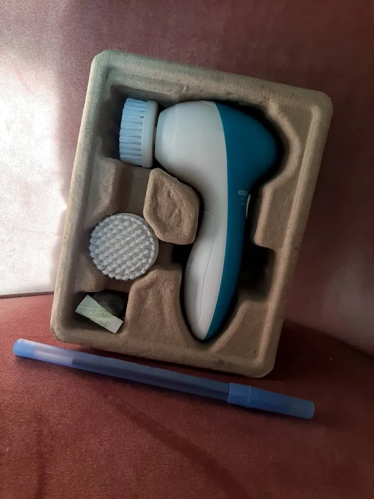 Blue Cleaning Face Brush photo 1