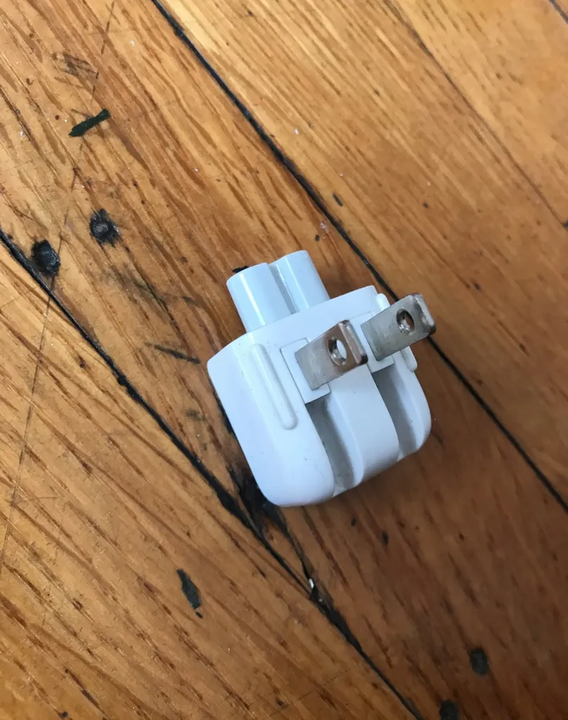 Apple Power Adapter, North America photo 1
