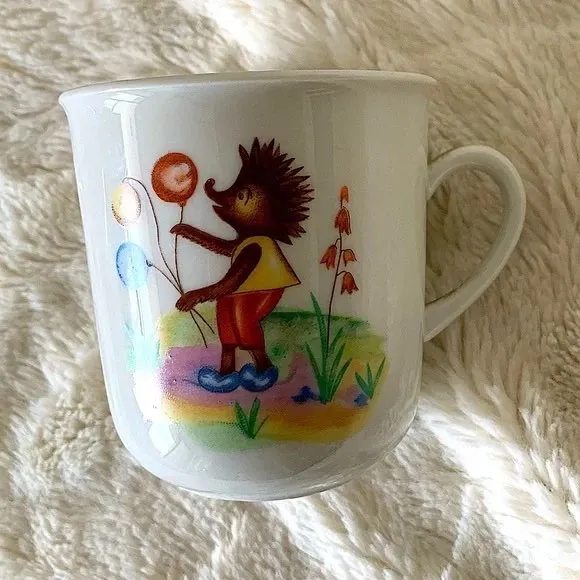 Vintage 1960’s Hedgehog Teacup with Gold Trim photo 1