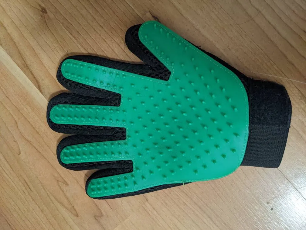 Pet Brushing Glove photo 1