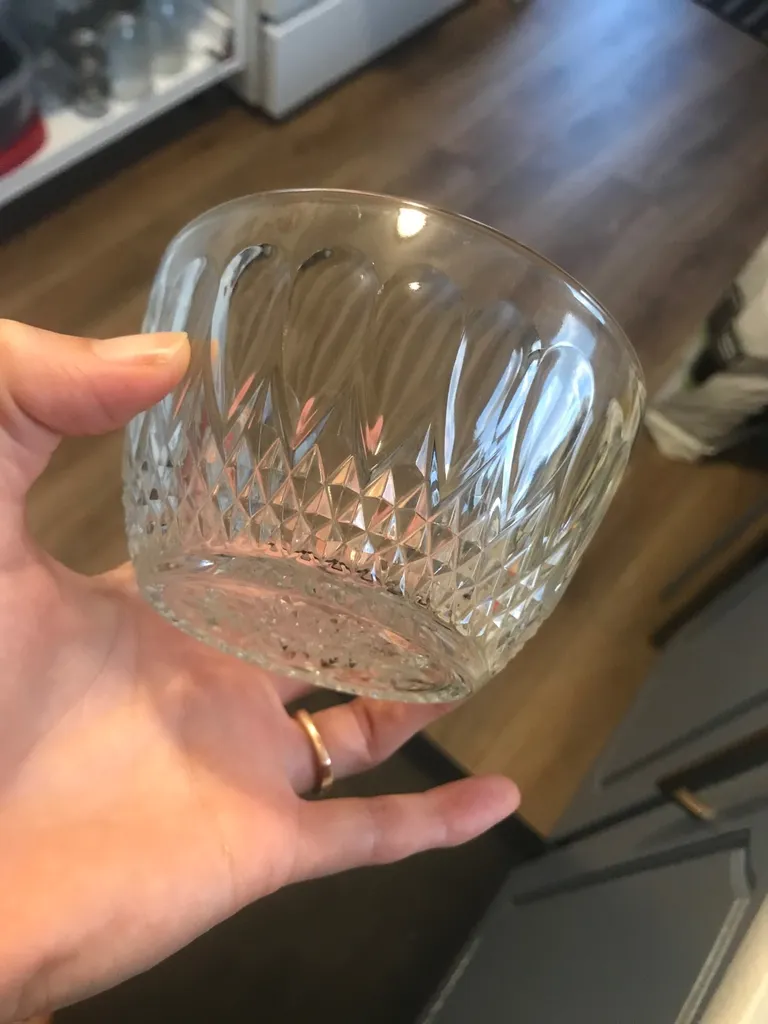 🆓 Glass Bowl photo 1